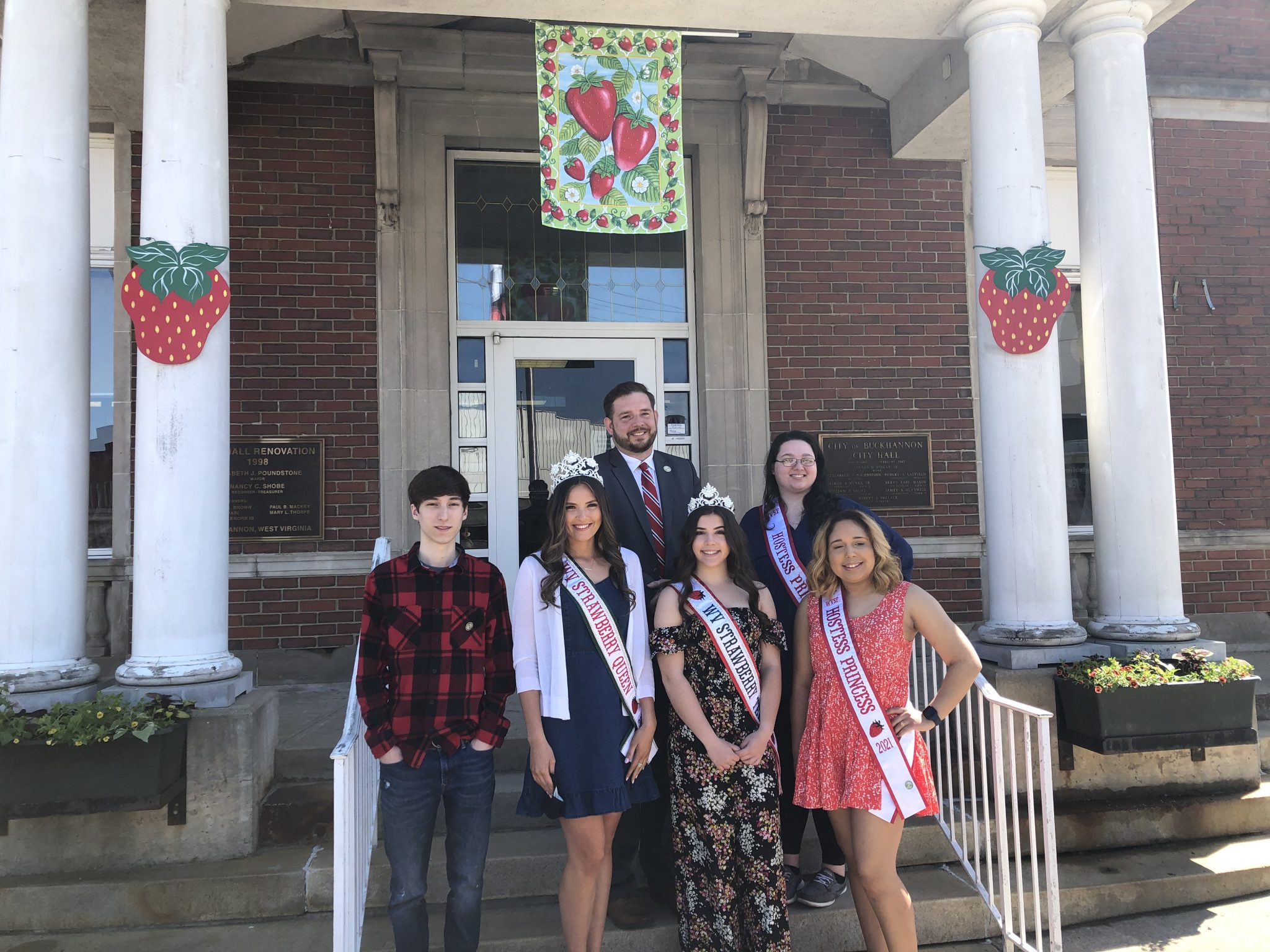 CITY OF BUCKHANNON » Festival Royalty visits City Hall!